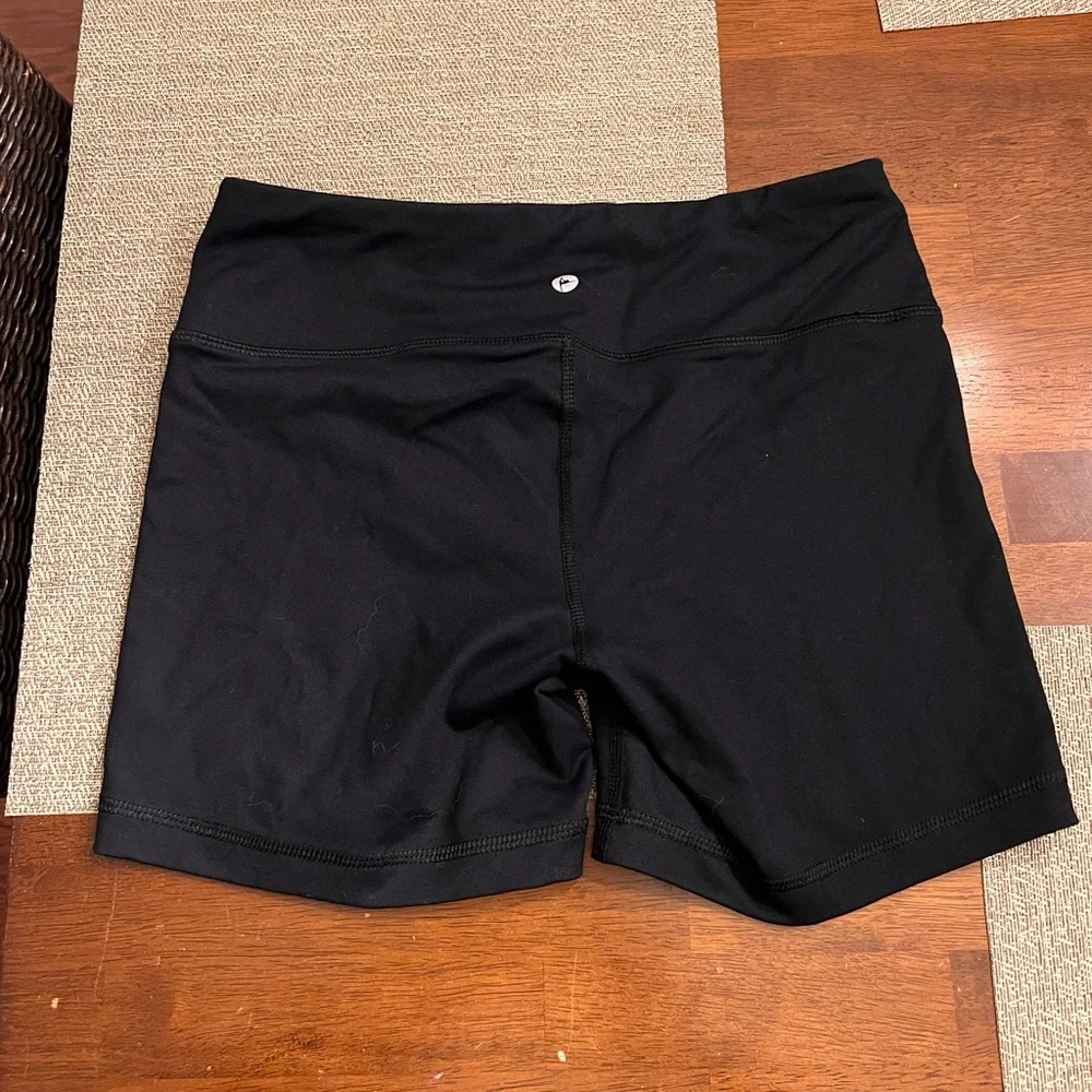 90‎ Degree shorts
